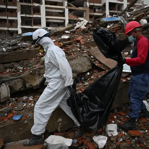 Asciende a casi 4.500 el saldo de fallecidos en Venezuela por los terremotos