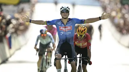 Van der Poel vence al calor y se impone en la 9ª etapa del Tour de Francia