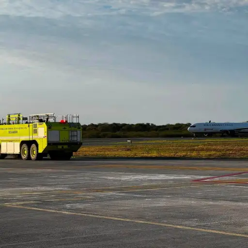 Avión de Air Canada Cargo aterriza de emergencia en Manta tras reportar falla en un motor