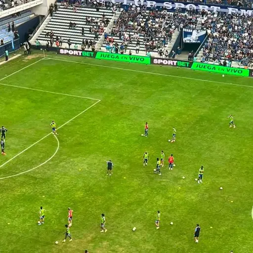 Incidentes en el George Capwell provocan demora en el inicio del Clásico del Astillero
