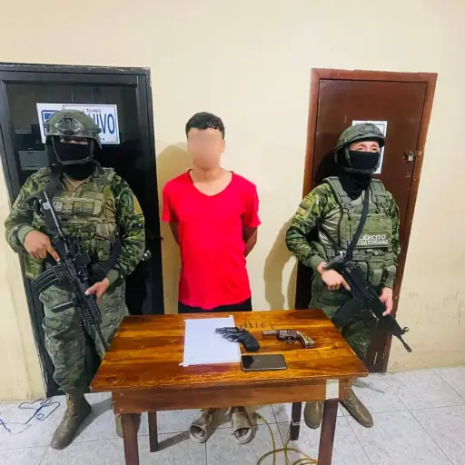 Decomisan armamento y capturan a un hombre en Santa Ana 