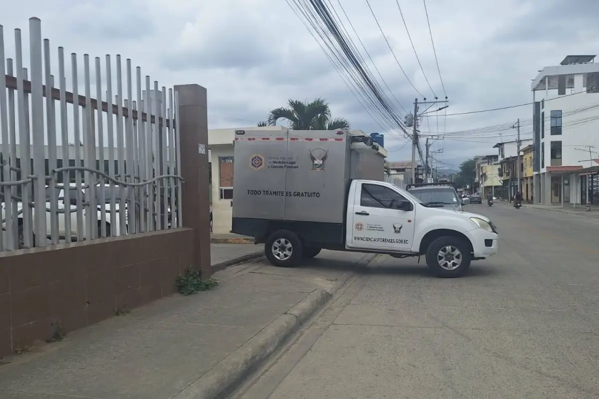El cuerpo de la menor fue trasladado al Centro Forense de Portoviejo para la autopsia de rigor., El Diario