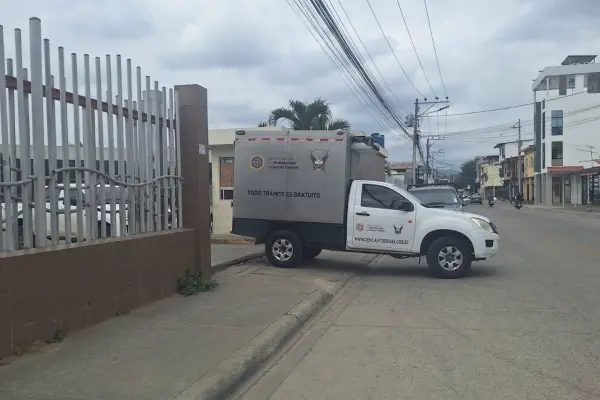 El cuerpo de la menor fue trasladado al Centro Forense de Portoviejo para la autopsia de rigor. ,El Diario