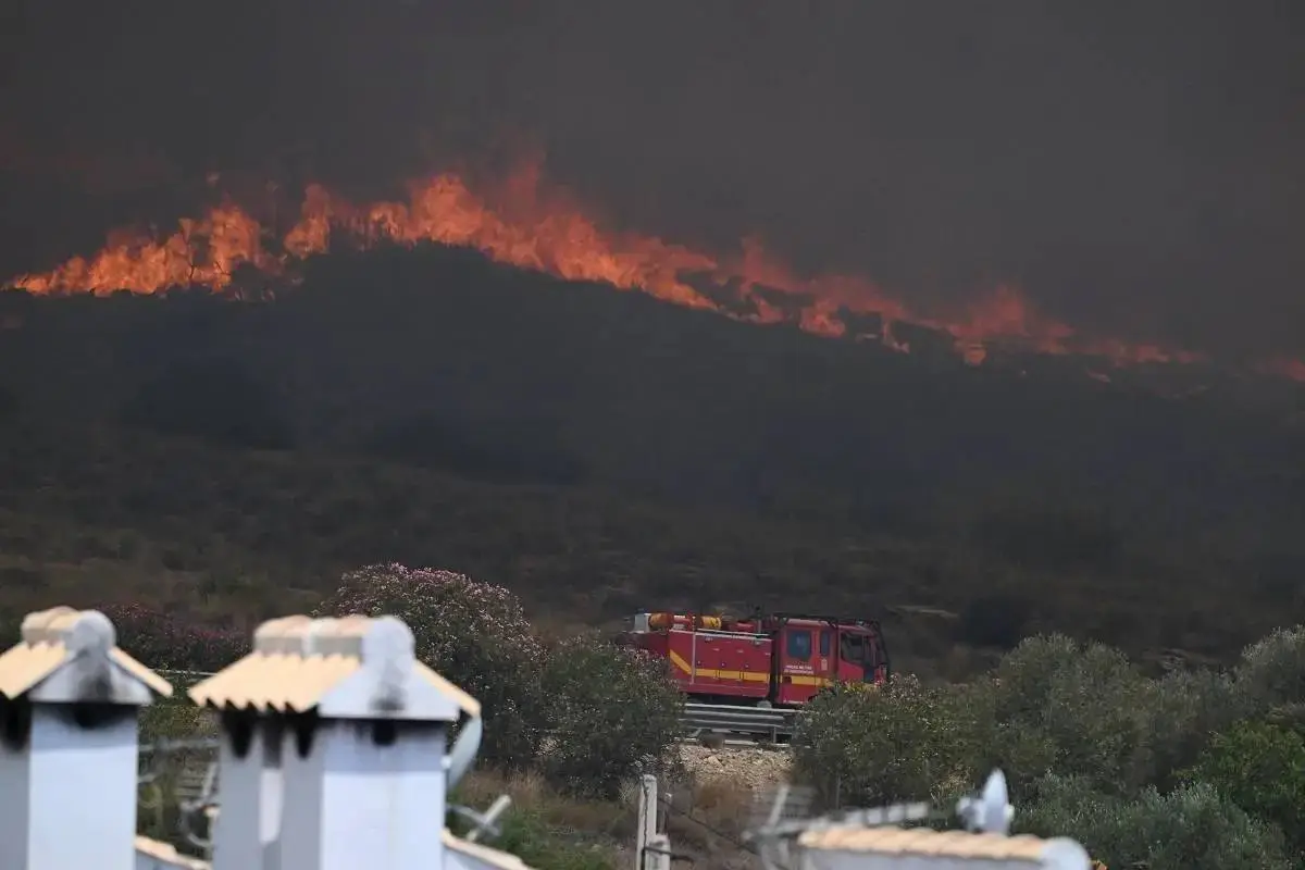 Vista general del incendio registrado el pasado jueves.