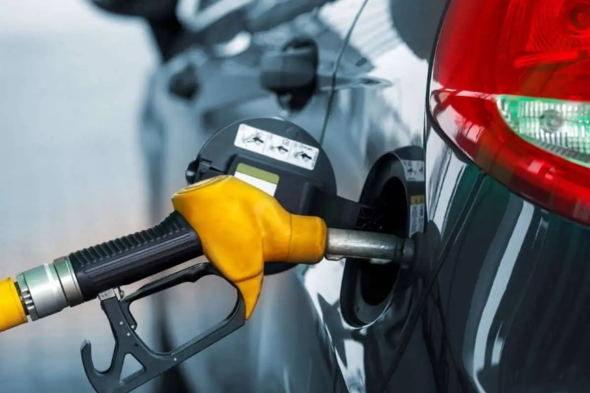Bolivia importa casi la totalidad del diésel y más del 50% de la gasolina  que consume.