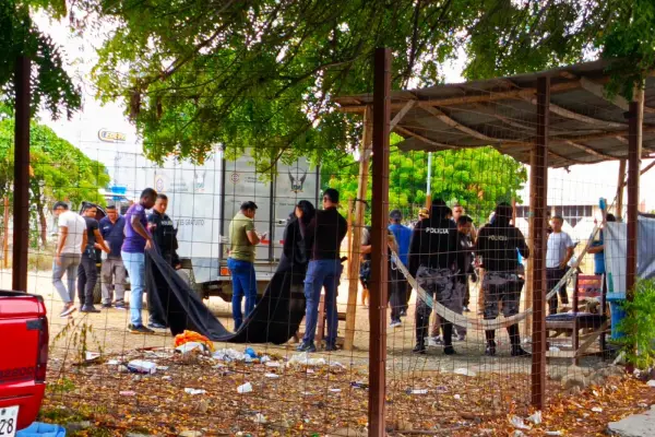 Agentes de Policía realizaron el levantamiento del cadáver.