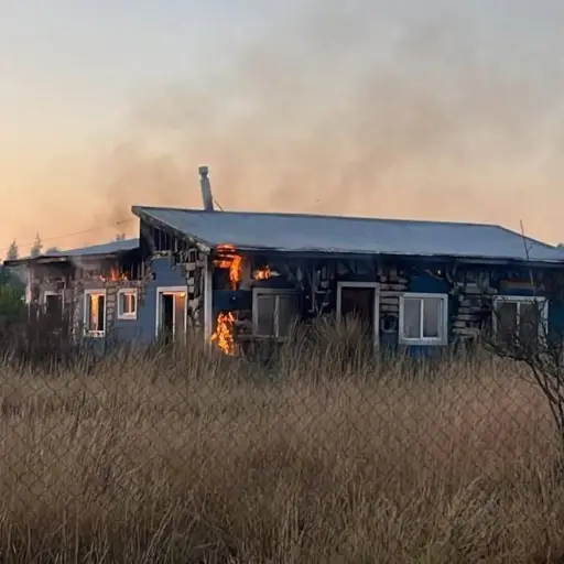 Investigan a una mujer en Argentina por presunto intento de incendio de su vivienda con sus hijas dentro