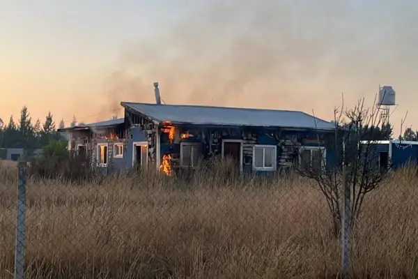 Paramédicos y bomberos atendieron la emergencia luego que vecinos se comunicarán con el servicio de emergencias.  ,Foto: Referencial