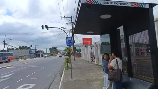 Nuevas paradas inteligentes incorporan internet, cámaras y botones de auxilio en Santo Domingo