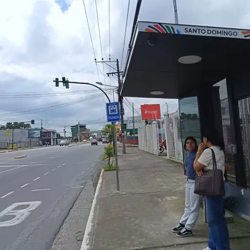 Nuevas paradas inteligentes incorporan internet, cámaras y botones de auxilio en Santo Domingo