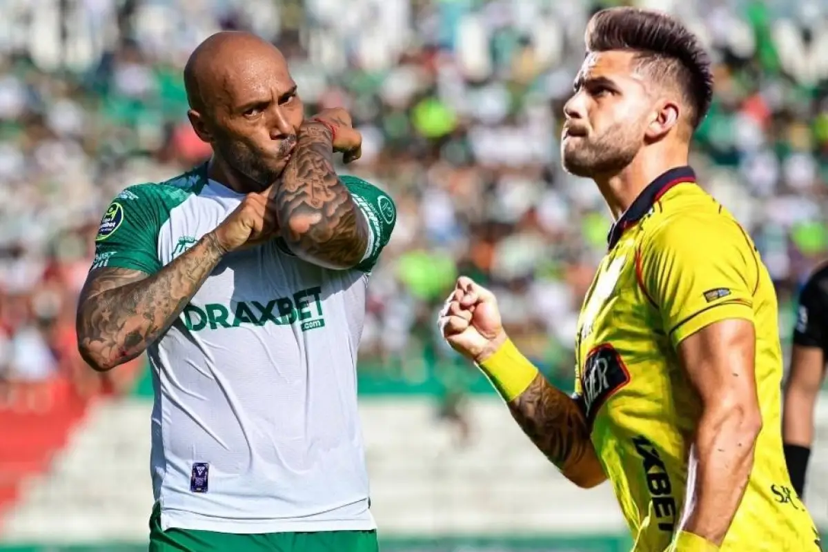 César Espínola y Tito Villalba, jugadores de Liga de Portoviejo y Barcelona