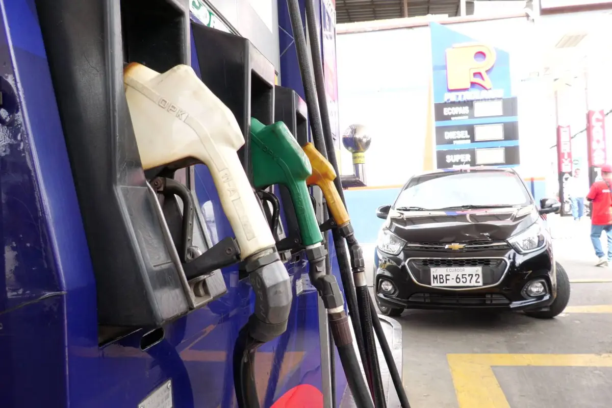 Las estaciones de servicio también enfrentan incertidumbre por los ajustes mensuales en el precio de los combustibles