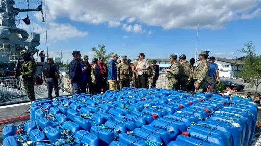 Seis detenidos en altamar con cocaína camuflada en bidones que se usan para combustible