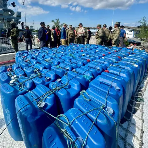 Seis detenidos en altamar con cocaína camuflada en bidones que se usan para combustible