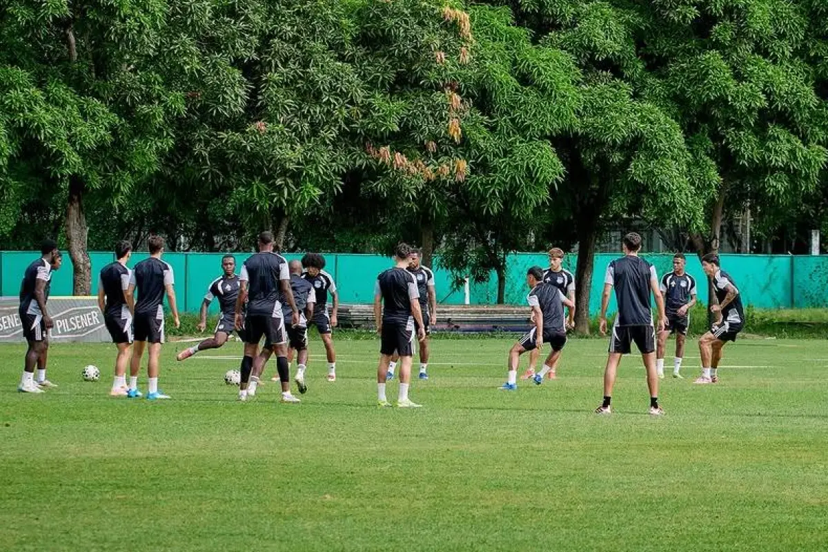 Emelec con prohibiciones de inscribir jugadores