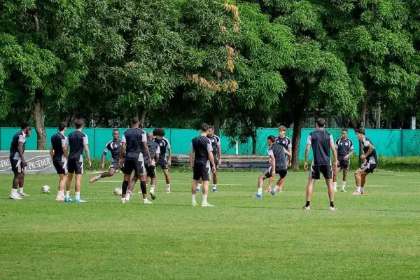 Emelec con prohibiciones de inscribir jugadores