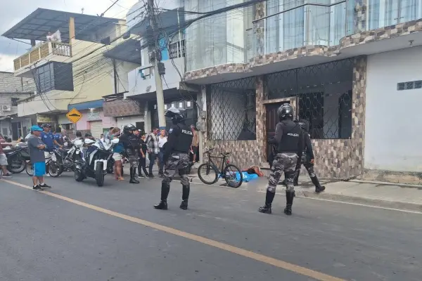 Los familiares de Frank Mendoza estallaron en llanto al verlo sin vida. ,El Diario