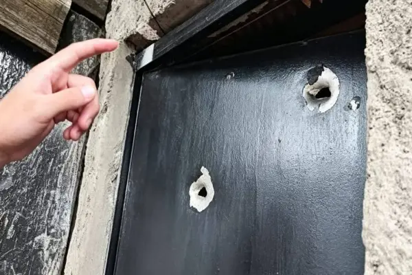 Dispararon 50 veces contra la casa de un hombre en Montecristi para intentar asesinarlo