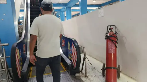 Mercado Central de Manta fortalece su seguridad con la instalación de extintores 