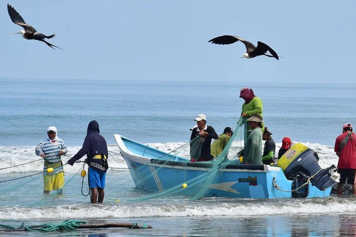 Banecuador impulsa la pesca artesanal en Manta con financiamiento flexible de hasta .000., El Diario