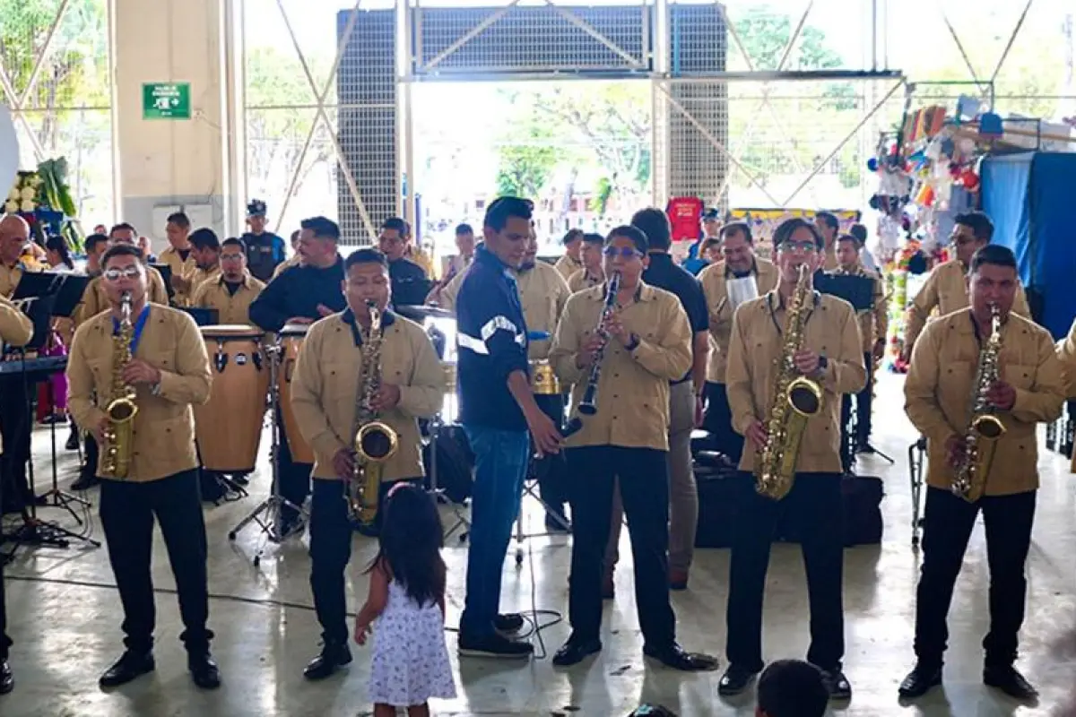 Música, baile y comercio marcaron la jornada cultural en uno de los mercados más concurridos de Guayaquil