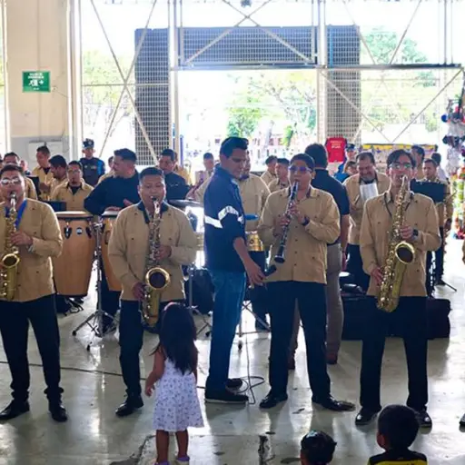 Así se transformó el Mercado de Sauces 9 durante las fiestas julianas en Guayaquil