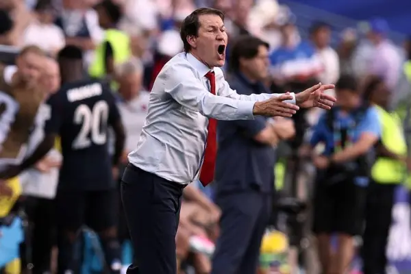 El entrenador de Bélgica, Rudi Garcia, reacciona durante el partido de octavos de final ante Estados Unidos.