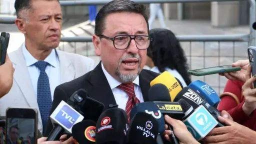 Xavier Ordóñez rinde versión en Fiscalía por investigación de la compra de trolebuses para Quito