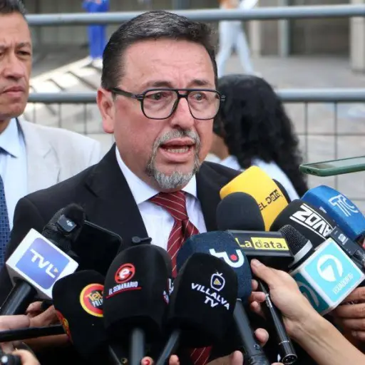 Xavier Ordóñez rinde versión en Fiscalía por investigación de la compra de trolebuses para Quito