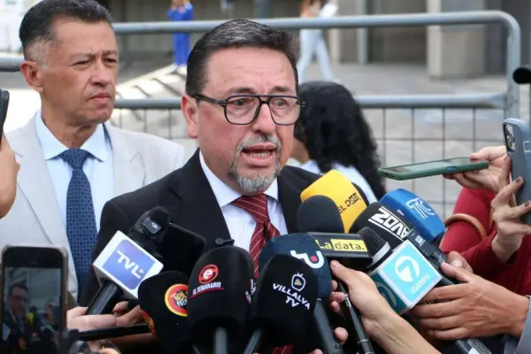 Xavier Ordóñez rinde versión en Fiscalía por investigación de la compra de trolebuses para Quito