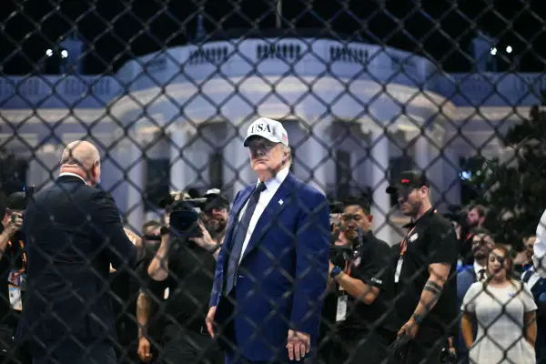 Donald Trump en la celebración de su cumpleaños con una batalla MMA. ,KENT NISHIMURA / AFP