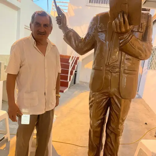 Asociación de Docentes Jubilados develará monumento en honor a los maestros en Manta