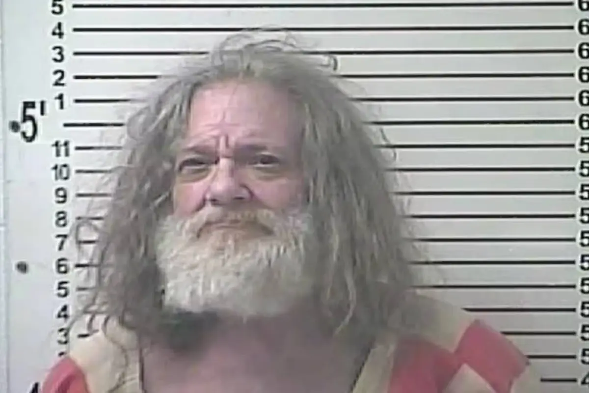 Detienen a hombre en Kentucky tras hallazgo del cuerpo de su esposa en su casa.