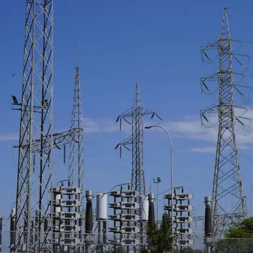 Compra de energía a Colombia y más generación: así busca Ecuador fortalecer el servicio eléctrico