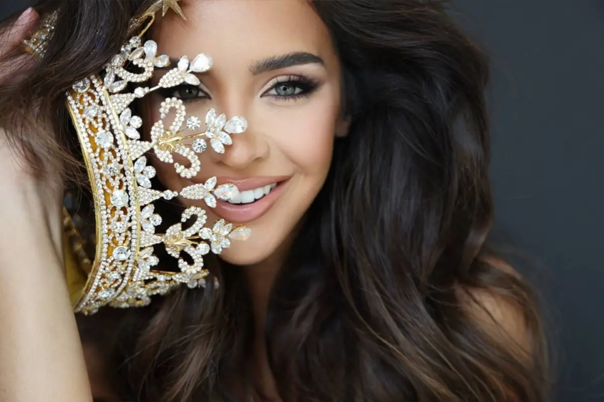 Nadia Mejía se alista para entregar la corona de Miss Universo Ecuador. 