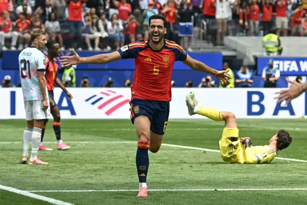Mikel Merino celebra el gol del triunfo de España ante Bélgica