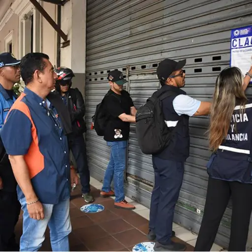 Municipio de Guayaquil clausura siete kioscos y emite 35 sanciones en operativo de control en el casco central