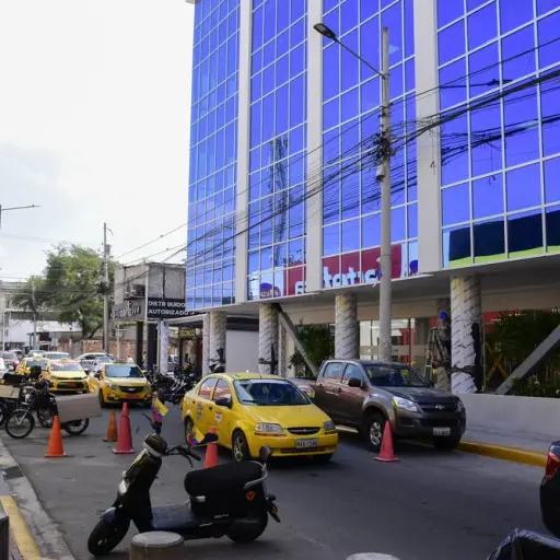 Analizan alternativas para evitar caos vehicular en la calle Francisco Pacheco de Portoviejo