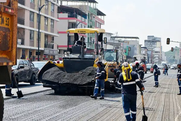 En la avenida Machala se renueva la carpeta asfáltica ,Municipio de Guayaquil