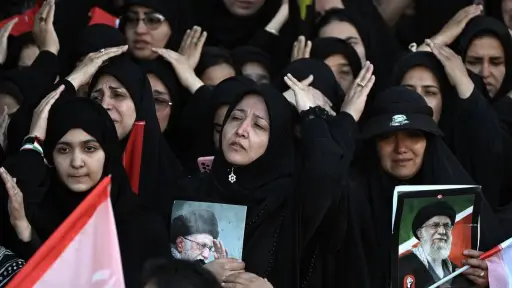 Líder supremo de Irán jura vengar la muerte de su padre: “Debe cumplirse, inevitablemente”