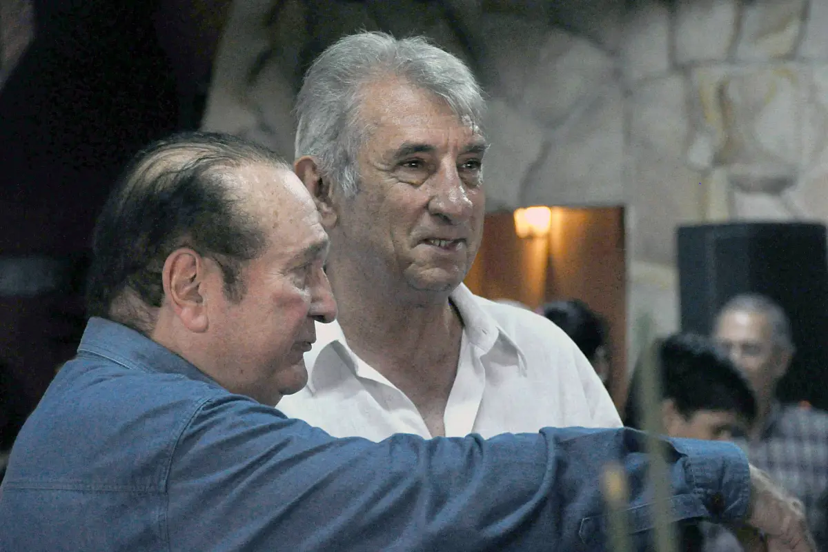 El excentrocampista Antonio Ubaldo Rattin (D), considerado uno de los mayores ídolos en la historia de Boca Juniors, falleció el 11 de julio de 2026 a los 89 años, según informó el club., NORBERTO DUARTE / AFP