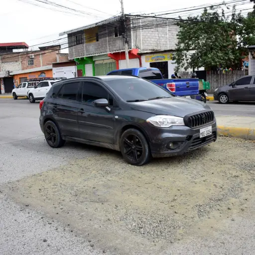 Calles intervenidas por trabajos siguen sin asfalto y causan molestias