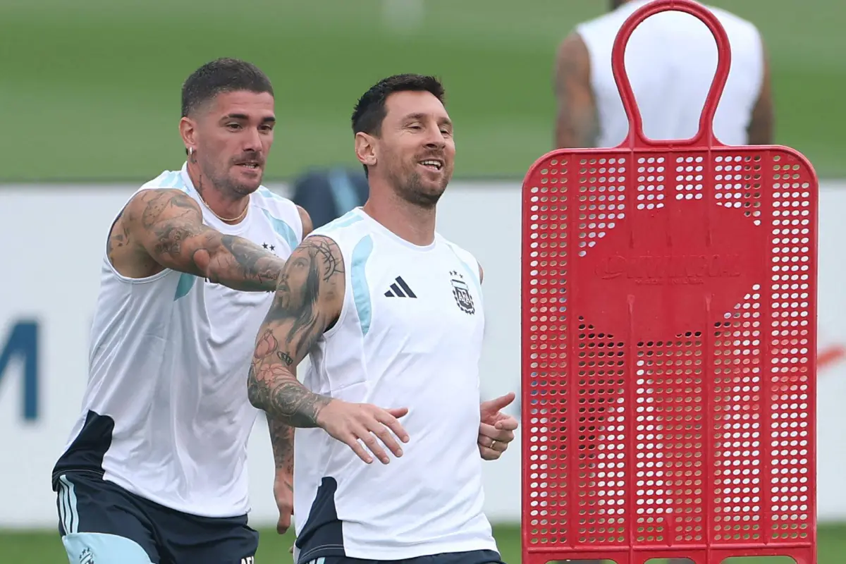 Rodrigo De Paul y Lionel Messi en el entrenamiento
