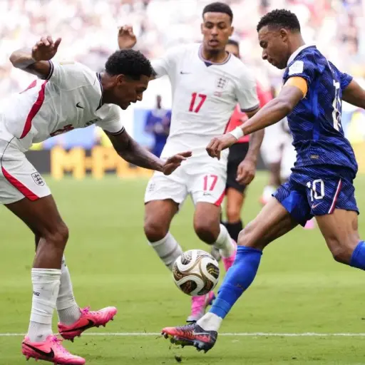 Inglaterra vence 6-4 a Francia en un partidazo de 10 goles por el tercer lugar