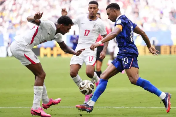 Inglaterra vence 6-4 a Francia en un partidazo de 10 goles por el tercer lugar.