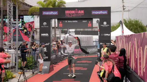 Ironman 70.3 Manta 2026 coronó al brasileño Matheus Martini como campeón absoluto