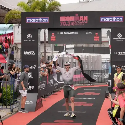 Ironman 70.3 Manta 2026 coronó al brasileño Matheus Martini como campeón absoluto