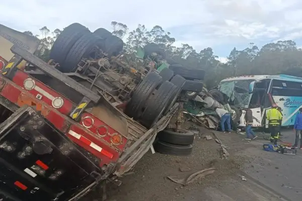Accidente vía Alóag-Santo Domingo