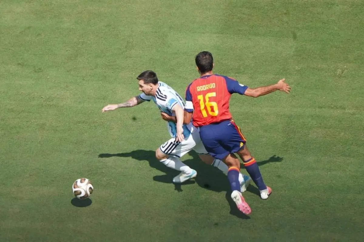 Argentina y España siguen 0-0 en una final tensa que se disputa en Nueva Jersey.