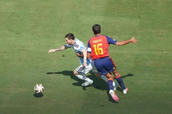 Argentina y España siguen 0-0 en una final tensa que se disputa en Nueva Jersey.